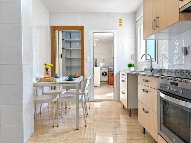 Piso en venta en Alhama de Murcia, Alhama de Murcia Ciudad. REFORMADO, AMPLIO Y LUMINOSO PISO A LA VENTA A CINCO MINUTOS DEL CENTRO DE ALHAMA DE MUURCIA. Pisos Alhama de.