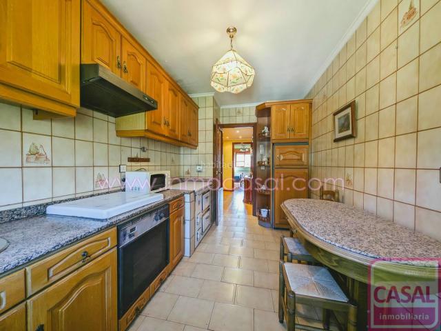 Piso en venta en Aller. SE VENDE PISO EN COLLANZO Cocina, salón comedor, un dormitorio doble amplio, baño con bañera, calefacción eléctrica, trastero de 8. Pisos.