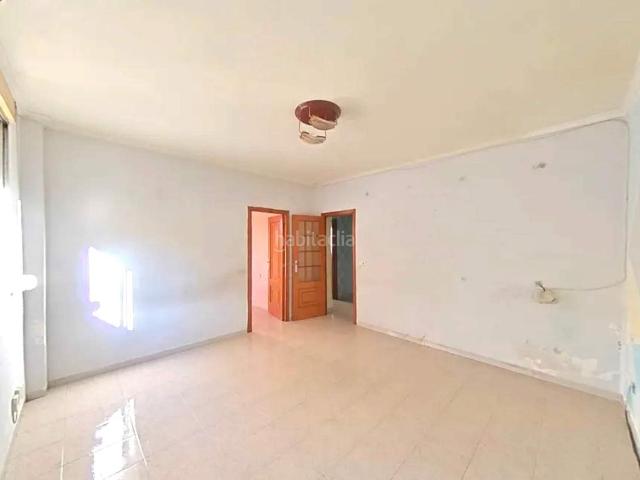 Piso en venta en Almoines. Piso en Almoines en planta baja de un edificio de 3 plantas con terraza. Pisos.