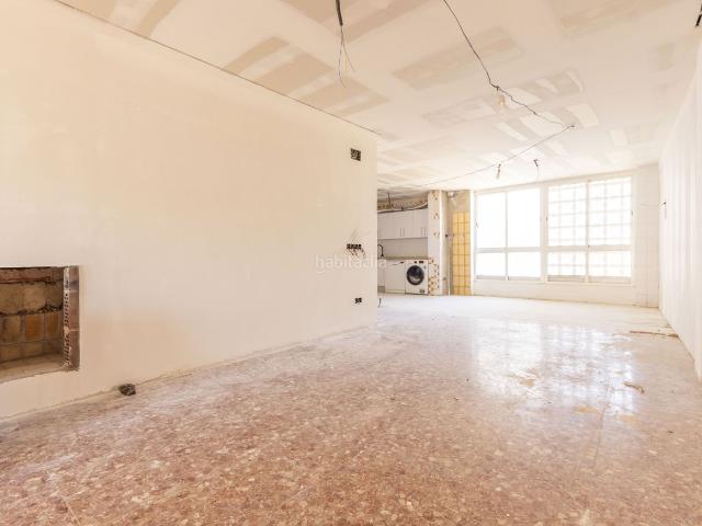 Piso en venta en Almàssera. Amplia vivienda de 199 m en el centro de Almàssera con grandes espacios y excelente potencial. Pisos.