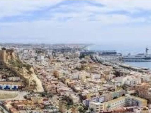 Piso en Venta en Almería