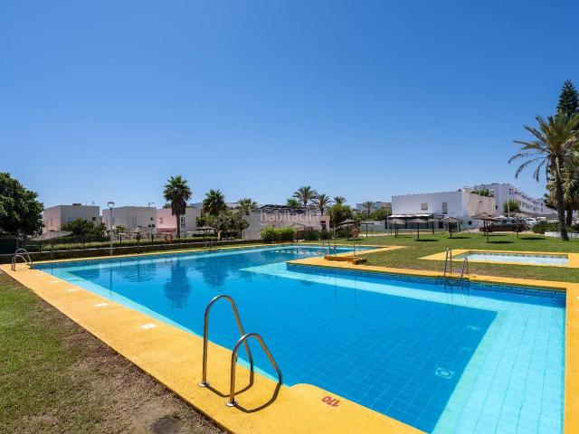 Piso en venta en Almería, El Toyo. EL TOYO RETAMAR ALMERÍA Exclusivo PISO de 94 m2 con 2 terrazas, GARAJE INCLUIDO, URB. con PISCINA, a solo cinco minutos de la P. Pisos.