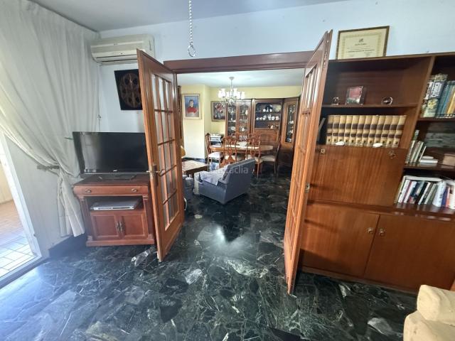 Piso en venta en Almería, Oliveros Altamira. piso en el centro 185 m2. Pisos.