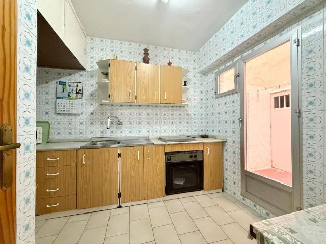 Piso en venta en Almería, Los Ángeles Cruz de Caravaca. Piso en venta en Los Ángeles, Almería Para Reformar. Pisos.