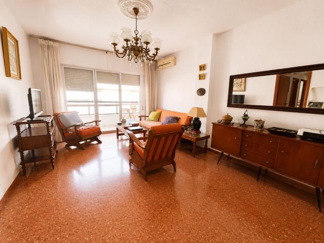 Piso en venta en Almería, Nueva Andalucía. Piso de 4 dormitorios con garaje en Nueva Andalucía. Pisos.