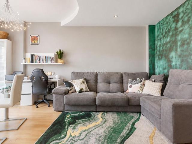 Piso en venta en Almería, San Luis. Piso listo para entrar a vivir junto a Hospital Bola Azul. Pisos.