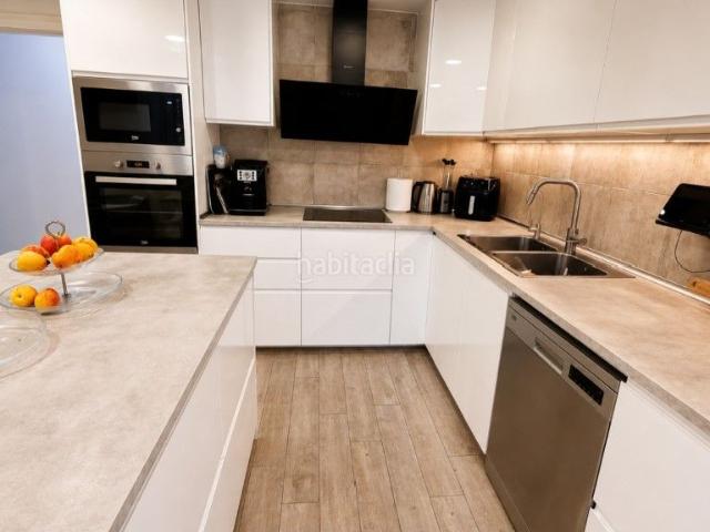 Piso en venta en Altea, Altea Ciudad. Amplio apartamento de 4 habitaciones con vistas a la montaña y estilo de vida portuario en Altea. Pisos.