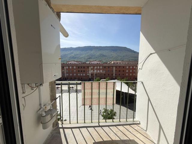 Piso en venta en Altsasu Alsasua. EXCLUSIVA INMOIRAIN Piso luminoso con balcón y vistas despejadas en pleno centro de Alsasua. Pisos Altsasu.