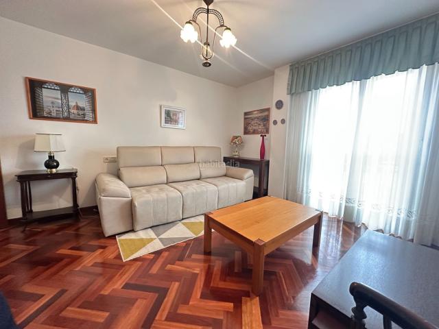 Piso en venta en Ames, Bertamirans. Piso en venta en Plaza Chavián, Bertamirans, Ames. Pisos.