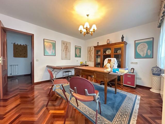 Piso en venta en Ames, Bertamirans. Piso en venta en Plaza Chavián Bertamiráns. Pisos.
