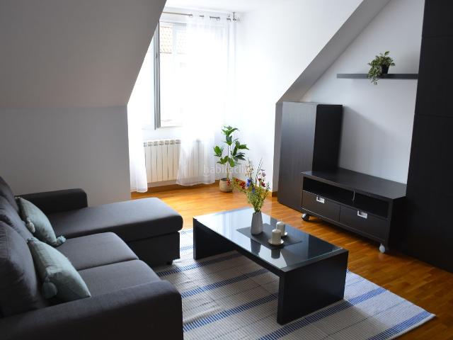 Piso en venta en Ames, O Milladoiro. Ático de 2 habitaciones y 2 baños en Milladoiro. Pisos.