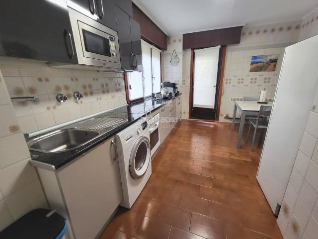 Piso en venta en Amorebieta Etxano. PISO CÉNTRICO MUY AMPLIO CON CAMAROTE Y GARAJE. Pisos Amorebieta.