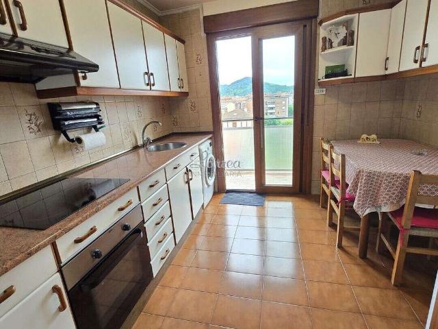 Piso en venta en Amorebieta Etxano. PISO EXTERIOR Y SOLEADO CON ASCENSOR. Pisos Amorebieta.