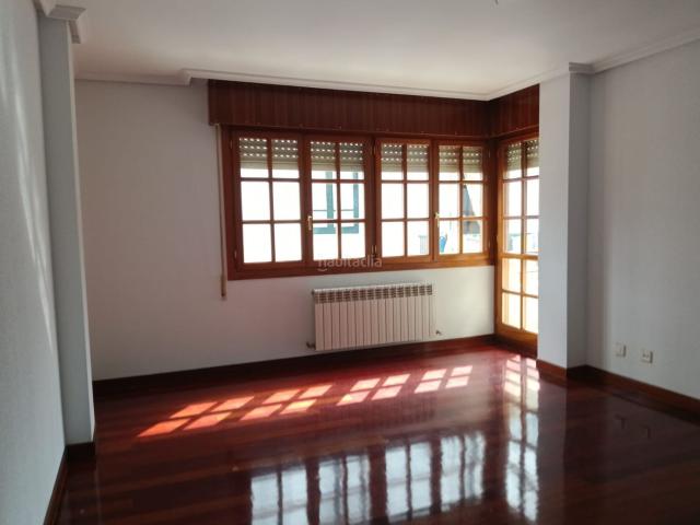 Piso en venta en Ampuero. Amplio piso de 3 habitaciones en el centro de Ampuero, con todos los servicios a un paso. Pisos.