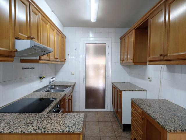 Piso en venta en Anglès. PISO CON TERRAZA EN EL CENTRO DE LA POBLACIÓN. Pisos.