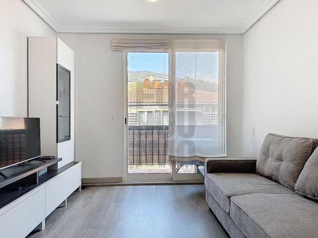 Piso en venta en Andoain. Un piso muy luminoso, con balcones y todo a mano. Pisos.