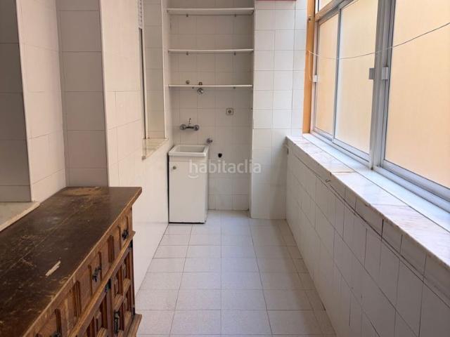 Piso en venta en Antequera, Centro. Bienvenidos a una oportunidad única en Antequera, donde la elegancia y el confort se fusionan en un magnífico piso de 158 metros c. Pisos.