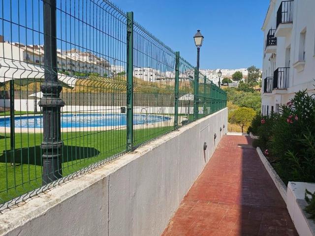 Piso en venta en Arcos de la Frontera. Una vivienda en Arcos donde el verano empieza sin salir de casa.I 2 hab. I 2 baños I parking I trastero piscina. Pisos Arcos de la.