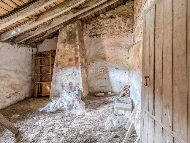 Piso en venta en Arcos. Excelente oportunidad para adquirir una casa unifamiliar en venta en la localidad de Arcos en Burgos. Con una superficie de 163 m. Pisos.