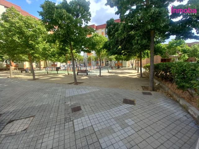 Piso en venta en Aranda de Duero, Santo Domingo La Estación. Luminoso piso de 3 dormitorios con terraza acristalada. Pisos Aranda de.