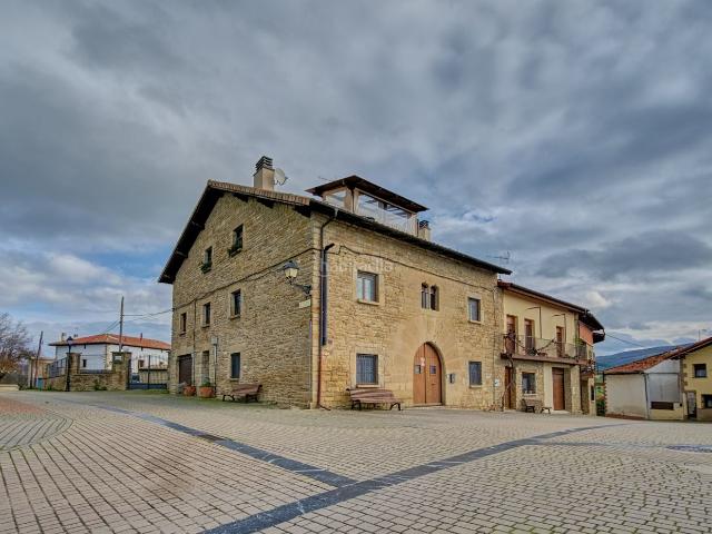 Piso en venta en Aranguren. ? Historia, carácter y vistas que enamoran en Tajonar ?. Pisos.