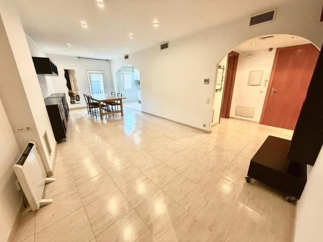 Piso en venta en Arbúcies. Piso con balcón, moderno, entorno natural y finca tranquila. Pisos.