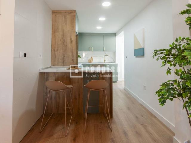 Piso en venta en Arganda del Rey, Centro. Piso céntrico en Arganda del Rey de 3 dormitorios, 2 baños y terraza. Amueblado, junto a comercios y a 10 min andando al metro L9. Pisos Arganda del.