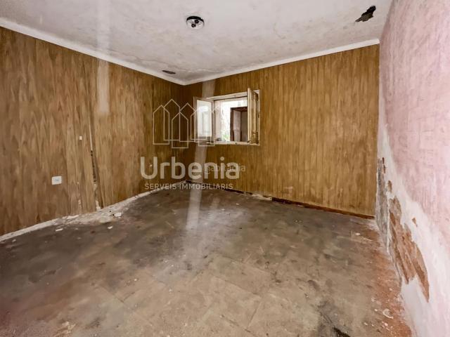 Piso en venta en Argentona, Nucli Urbà. Vivienda a reformar con enorme potencial en zona prime, Argentona. Pisos.