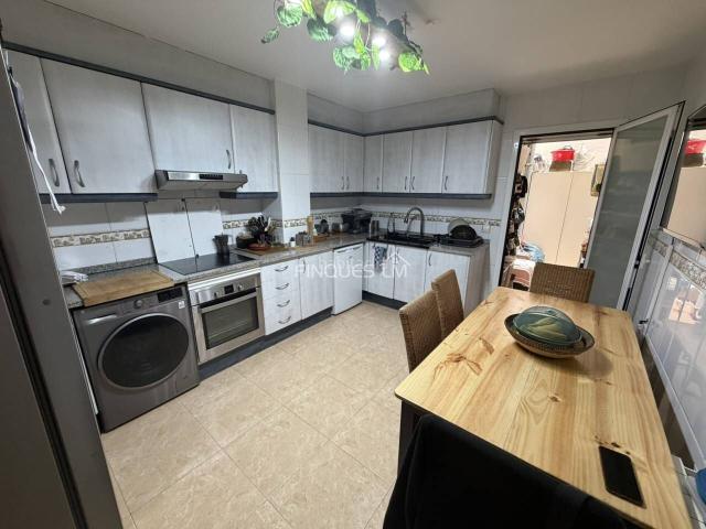 Piso en venta en Arenys de Munt. Se vende bonito piso en Arenys de Munt, situado a pocos minutos de la Rambla. Pisos Arenys de.
