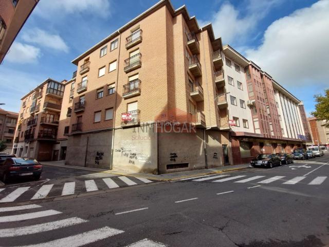 Piso en venta en Arévalo. INMHOGAR ARÉVALO VENDE AMPLIA VIVIENDA EN EL CENTRO. Pisos.