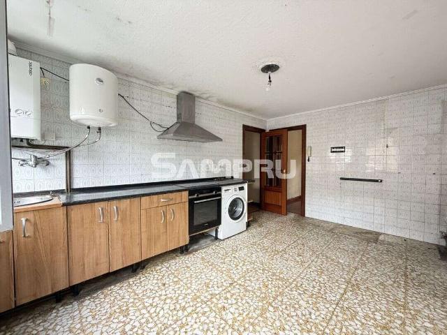 Piso en venta en Arrasate o Mondragón. LEGARGAIN, PISO DE TRES HABITACIONES Y TRASTERO. Pisos Arrasate o.