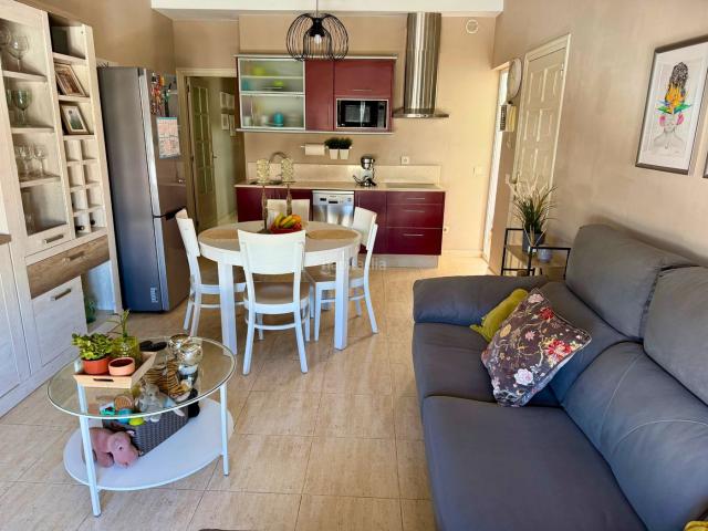 Piso en venta en Arrecife, Argana Alta Maneje. Acogedor piso amueblado con estudio independiente en la azotea. Pisos.