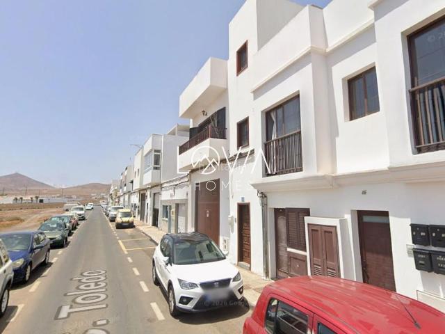 Piso en venta en Arrecife, Argana Alta Maneje. Piso en venta con inquilino Calle Toledo, Arrecife. Pisos.
