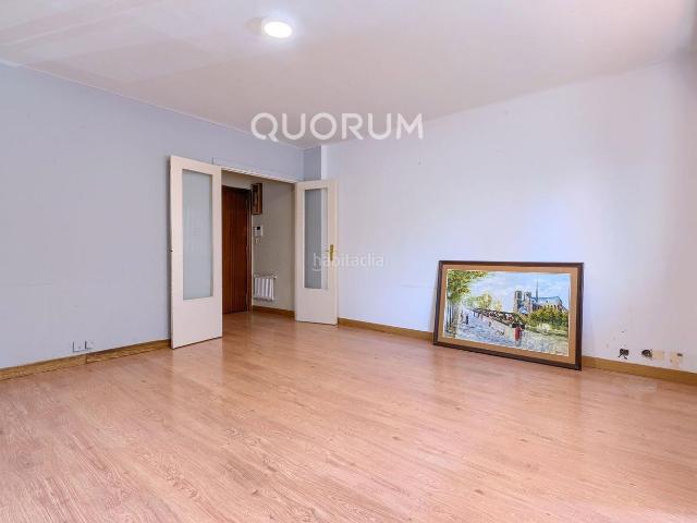 Piso en venta en Arrigorriaga. Piso Amplio y Luminoso De 3 Dorm. con TERRAZA y Balcón y Ascensor Cota 0 y Trastero En Zona Centro. Pisos.