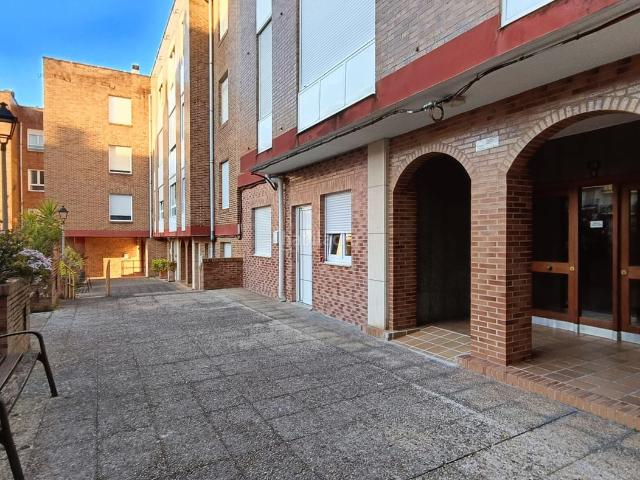 Piso en venta en Astillero El. Especial inversores! O alguien que no tenga prisa por entrar a vivir allí, porque actualmente está alquilado. el contrato es hasta. Pisos Astillero.