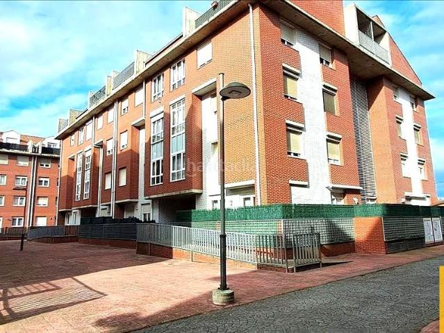 Piso en venta en Astillero El. Inversión en Piso de 4 habitaciones con garaje. Pisos Astillero.