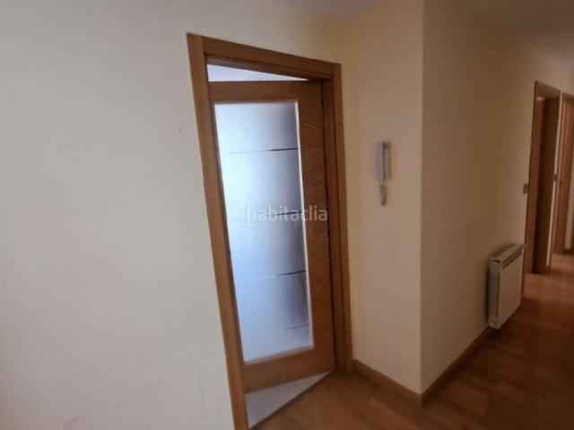 Piso en venta en Burela. Vivienda protegida con garaje y trastero anejos en venta al noroeste de Burela Lugo. Piso de 2 habitaciones, 1 baño, cocina y saló. Pisos.