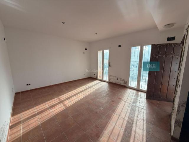 Piso en venta en Burguillos. Piso en planta baja para reformar en calle Velázquez Burguillos. Pisos.