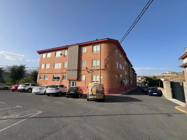 Piso en venta en Burgohondo. Panaderos Valladolid Inmobiliaria, Vivienda en venta en Burgo hondo totalmente exterior. Pisos.