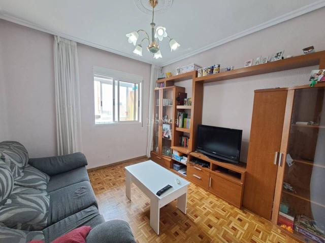 Piso en venta en Burgos, Barriada Inmaculada Zurbarán. PISO EN GAMONAL PARA ENTRAR A VIVIR DE 3 DORMITORIOS Y TERRAZA. Pisos.