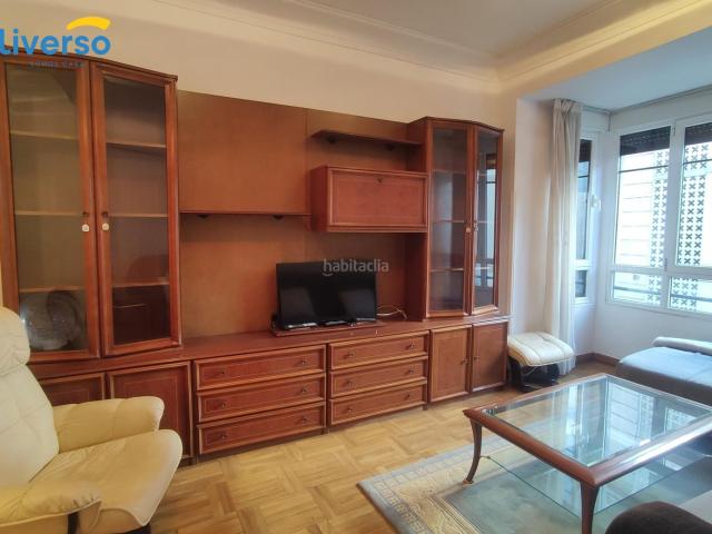 Piso en venta en Burgos, Casco Antiguo. Amplia vivienda en el corazón de Burgos por solo 215.000. Pisos.