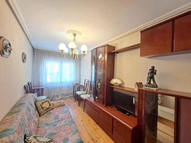 Piso en venta en Burgos, Los Vadillos R. Sanitaria Pozanos. BONITO PISO PARA ENTRAR A VIVIR EN EL CENTRO DE LA CIUDAD. Pisos.