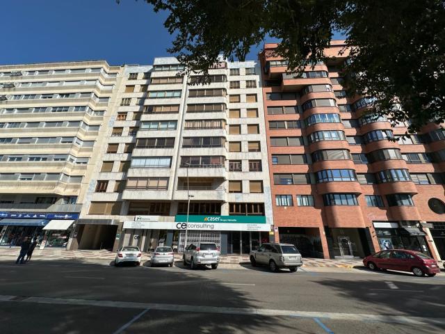 Piso en venta en Burgos, Reyes Católicos. Pisos.
