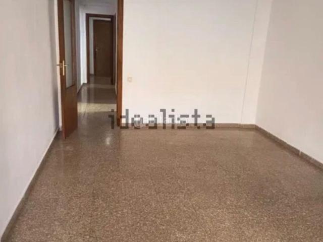 Piso en venta en Burjassot, Zona Concordia. Piso exterior de 3 dormitorios con balcón y ascensor en Burjassot. Pisos.