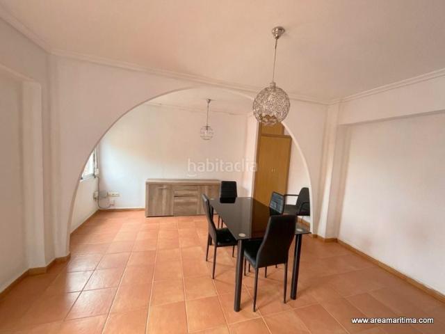 Piso en venta en Burjassot, El Castell. Venta de piso de dos habitaciones, a un minuto de la Plaza del Ayuntamiento de Burjassot, Valencia Área Marítima Inmobiliaria ·. Pisos.