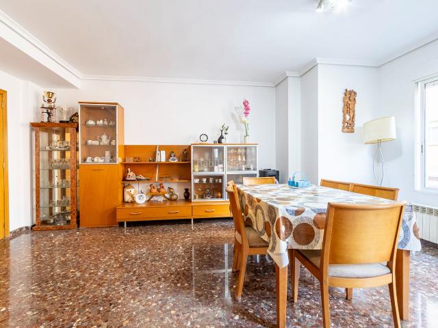 Piso en venta en Burjassot, L´Eixereta. Pisos.