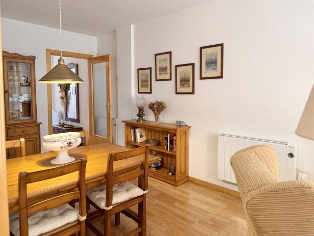 Piso en venta en Bagà. Piso en planta baja de 2 dormitorios con terraza, parking y trastero. Pisos.
