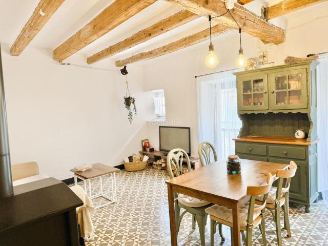 Piso en venta en Bagà. Piso rústico y acogedor a la venta en el centro de Bagà!. Pisos.