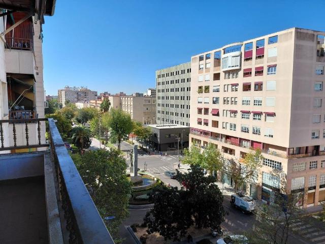 Piso en venta en Badajoz, Santa Marina. ESTUPENDO PISO EN AVENIDA DE COLON. Pisos.