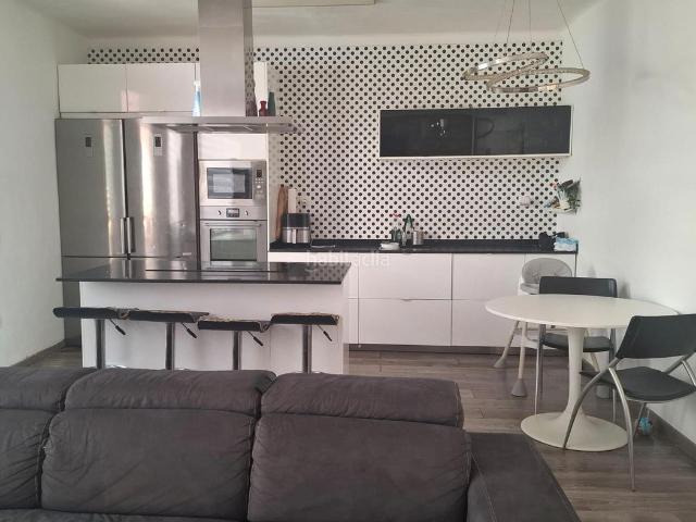 Piso en venta en Badalona, Bufalà. Casa en exclusiva con estilo y luz natural en Badalona. Pisos.